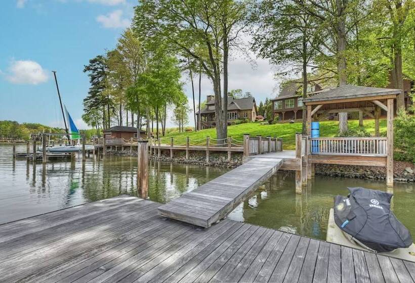 Sunset Shores Resort: The Homestead By Avantstay