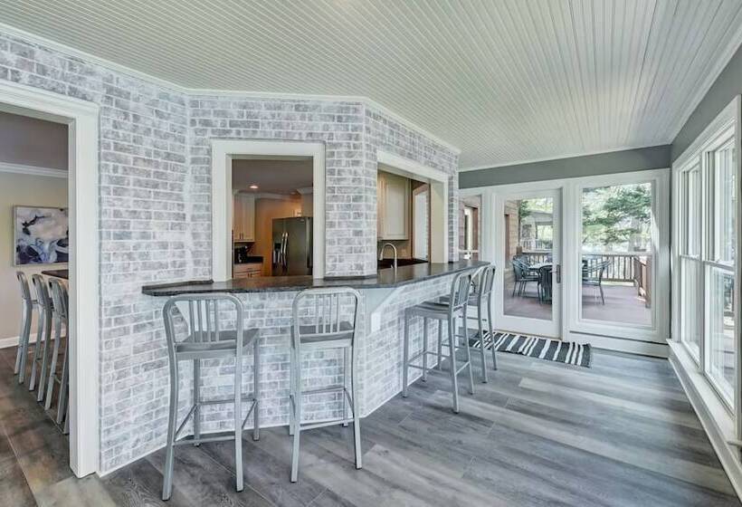 Sunset Shores Resort: The Homestead By Avantstay