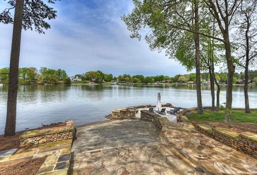 Sunset Shores Resort: The Homestead By Avantstay