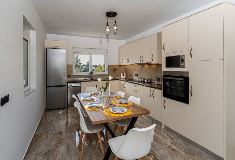 Sweet Home Apartments