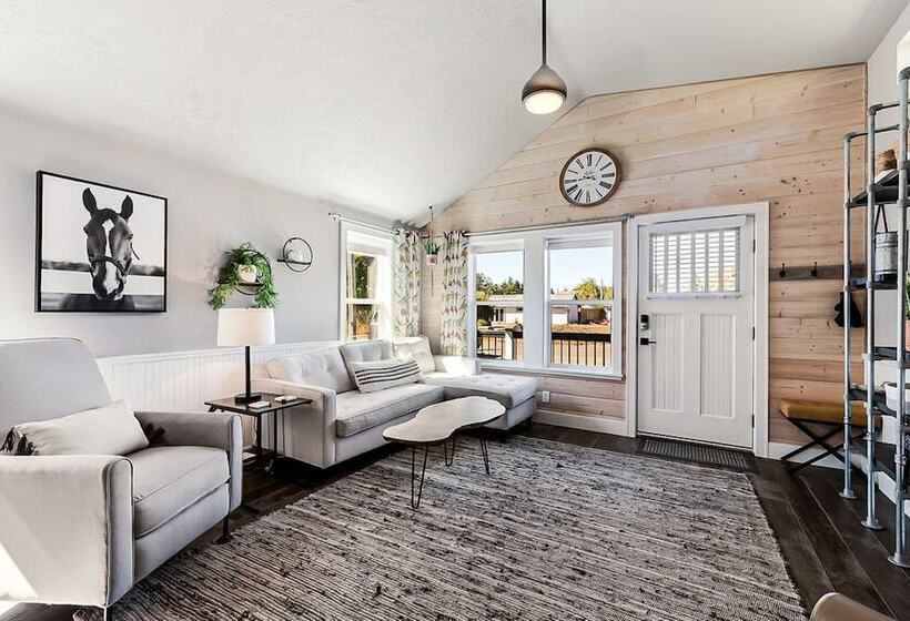 Sweet Seaview Home: Near Beach & Trailhead!