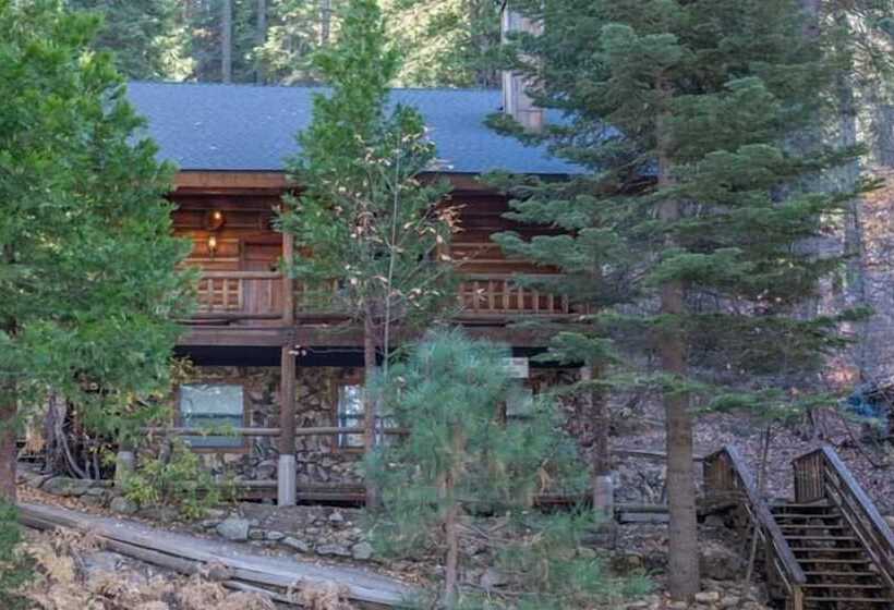 The Log Home Quintessential Log Cabin In Ynp!