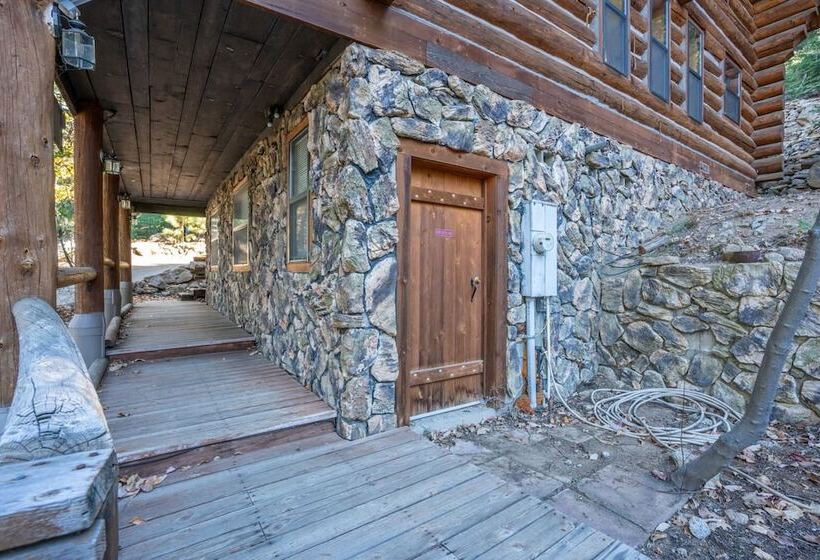 The Log Home Quintessential Log Cabin In Ynp!