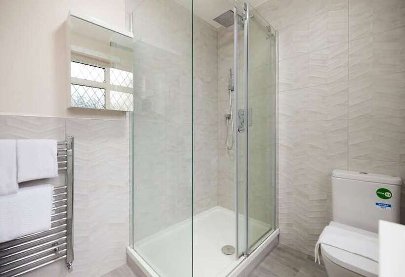 The Redbridge Sanctuary   Spacious 3bdr House With Garden