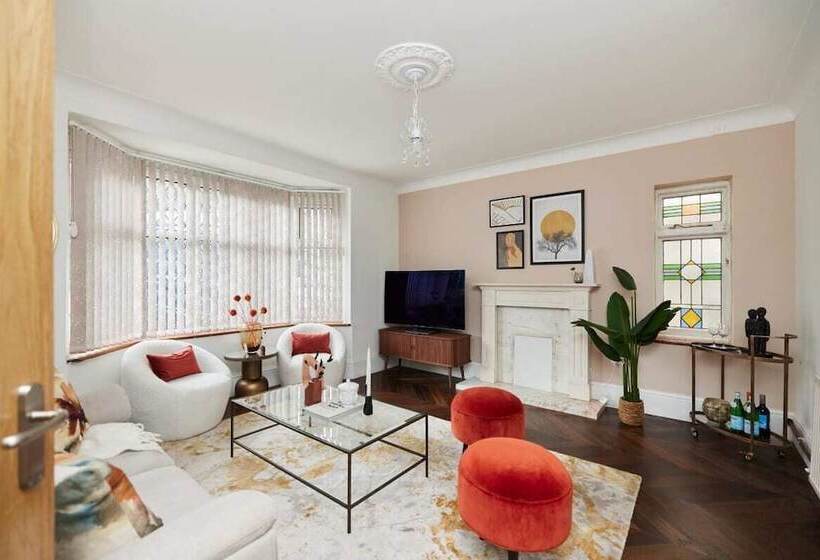 The Redbridge Sanctuary   Spacious 3bdr House With Garden