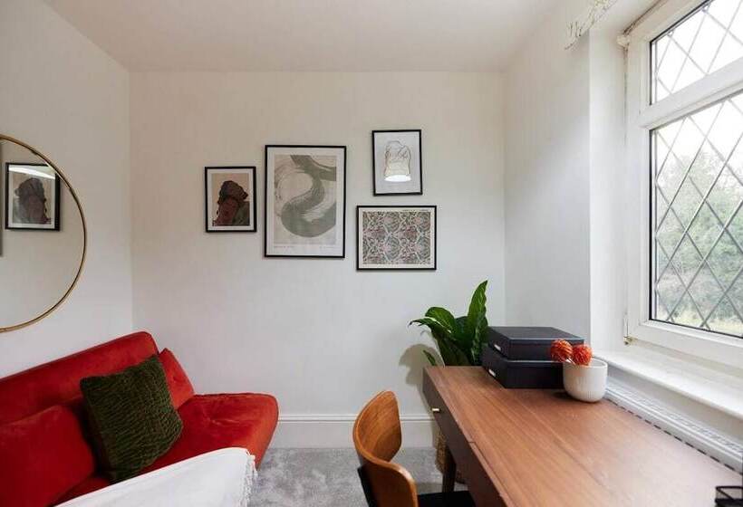 The Redbridge Sanctuary   Spacious 3bdr House With Garden