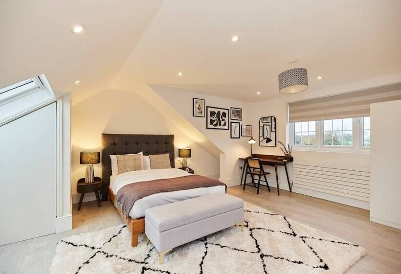 The Redbridge Sanctuary   Spacious 3bdr House With Garden