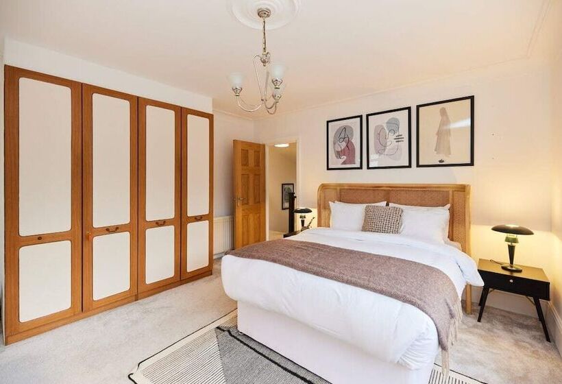 The Redbridge Sanctuary   Spacious 3bdr House With Garden