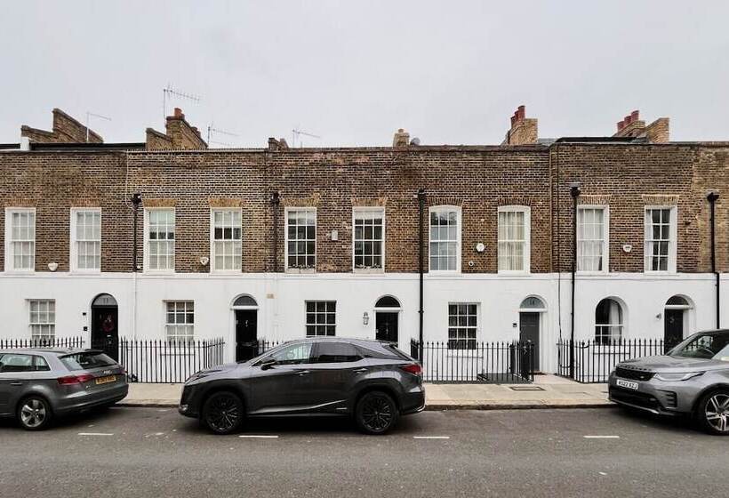 The St. Lukes Garden Place   Spacious 4bdr House With Garden And Terrace