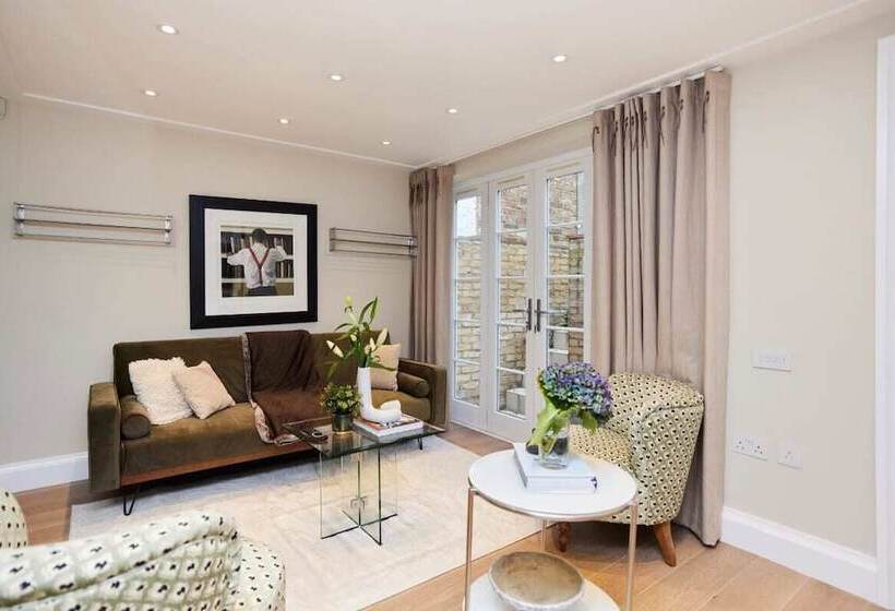 The St. Lukes Garden Place   Spacious 4bdr House With Garden And Terrace