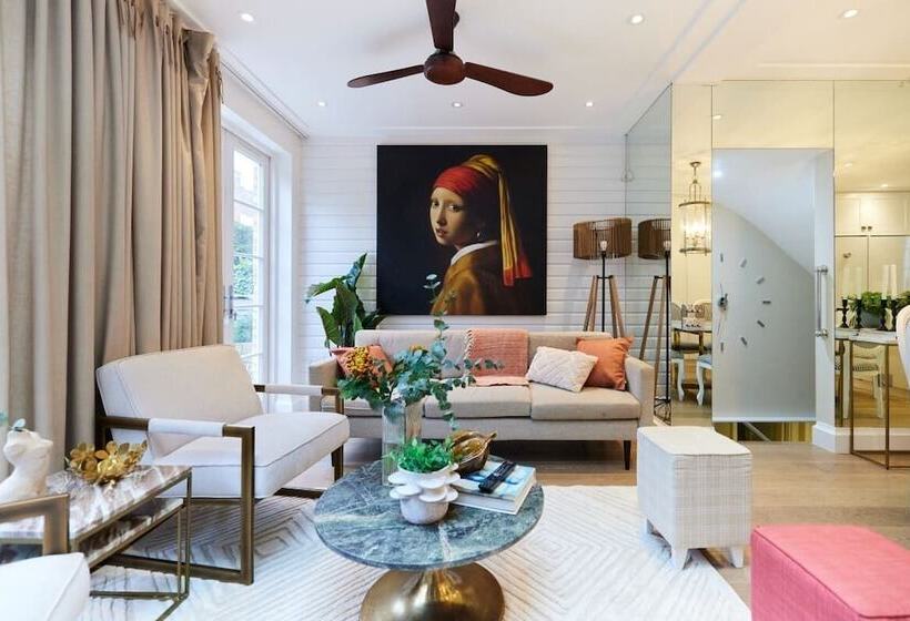 The St. Lukes Garden Place   Spacious 4bdr House With Garden And Terrace