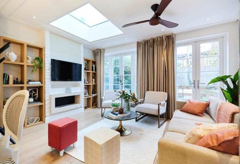 The St. Lukes Garden Place   Spacious 4bdr House With Garden And Terrace