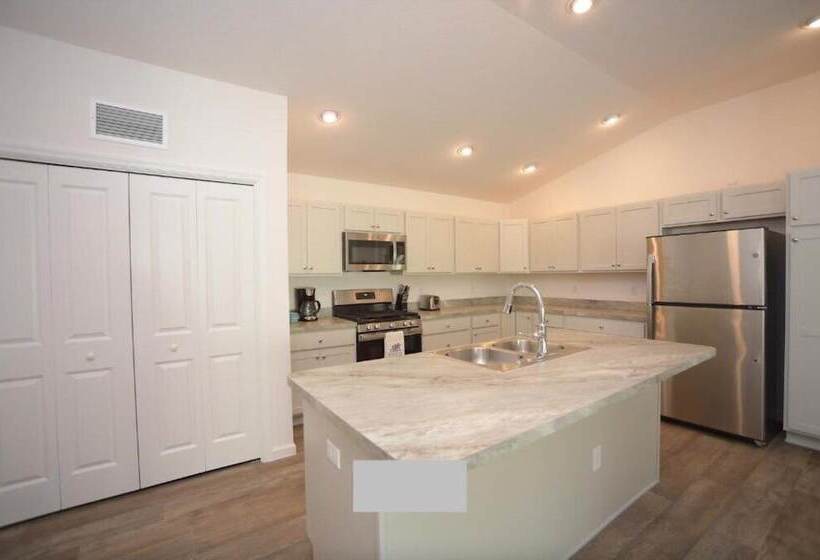 Tinsley   Patio Villa In The Village Of Hawkins