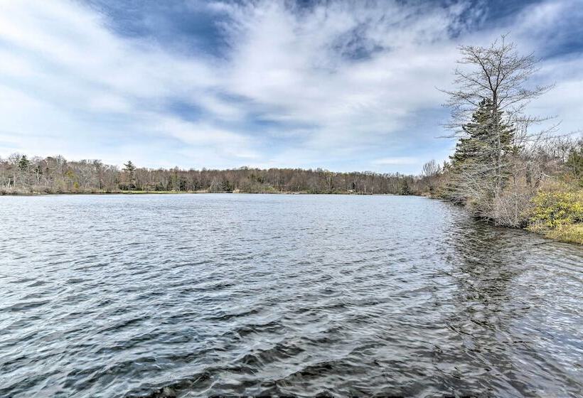 Tobyhanna Home W/ Private Hot Tub & Pool Table!