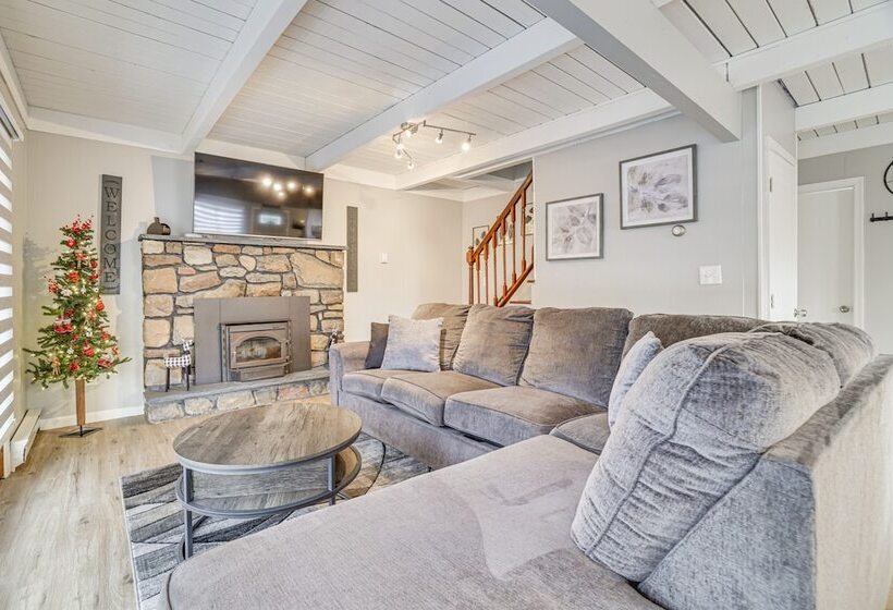 Tobyhanna Home W/ Private Hot Tub & Pool Table!