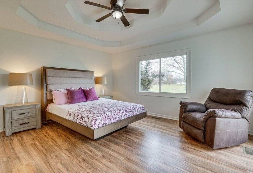 Tranquil Fort Wayne Home: 7 Mi To Downtown
