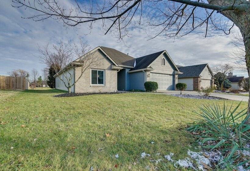 Tranquil Fort Wayne Home: 7 Mi To Downtown