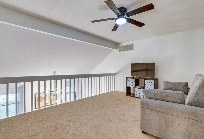 Tranquil Fort Wayne Home: 7 Mi To Downtown