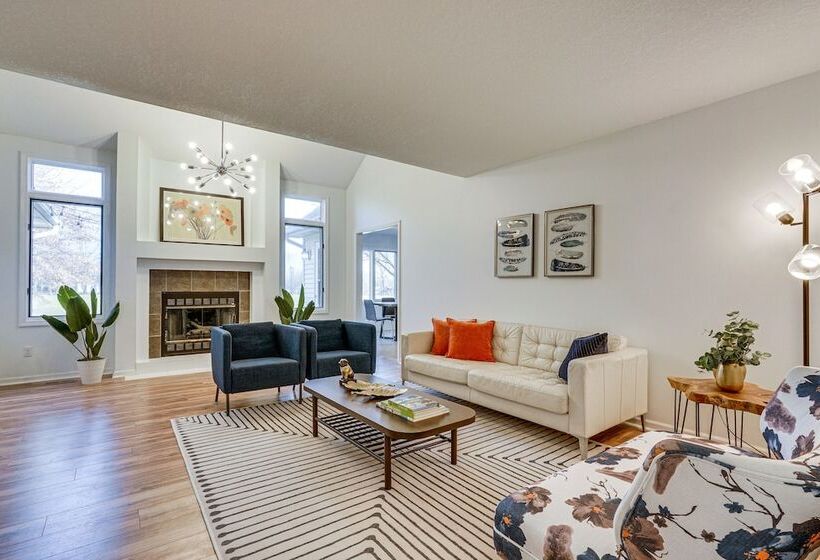 Tranquil Fort Wayne Home: 7 Mi To Downtown