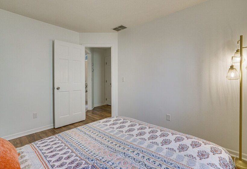 Tranquil Fort Wayne Home: 7 Mi To Downtown