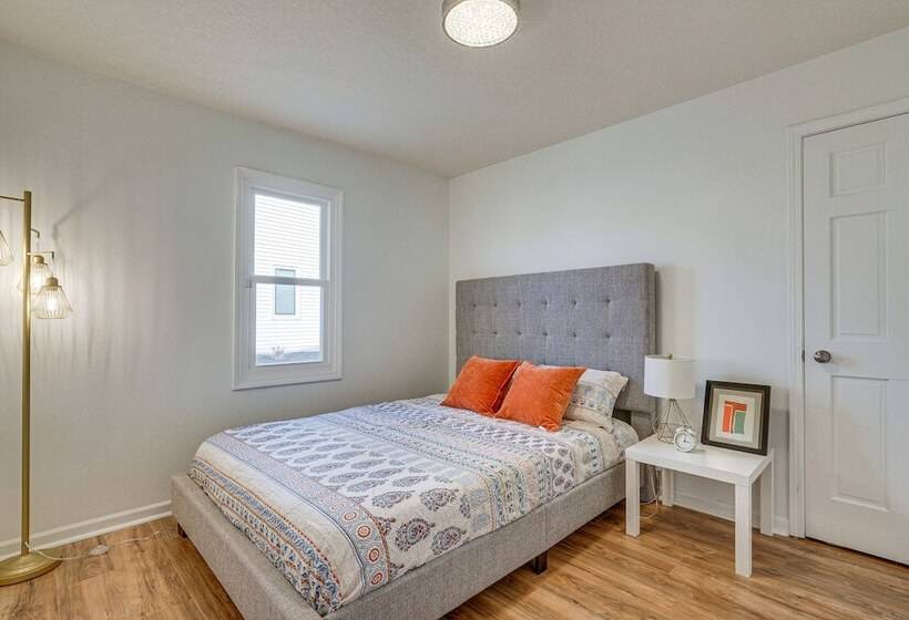 Tranquil Fort Wayne Home: 7 Mi To Downtown