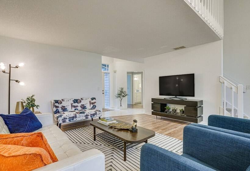 Tranquil Fort Wayne Home: 7 Mi To Downtown