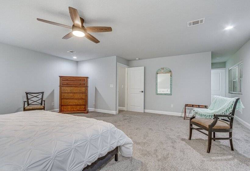 Updated Pensacola Home ~ 7 Mi To Beach!