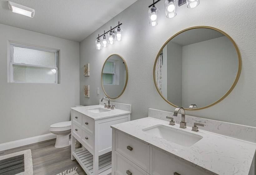 Updated Pensacola Home ~ 7 Mi To Beach!