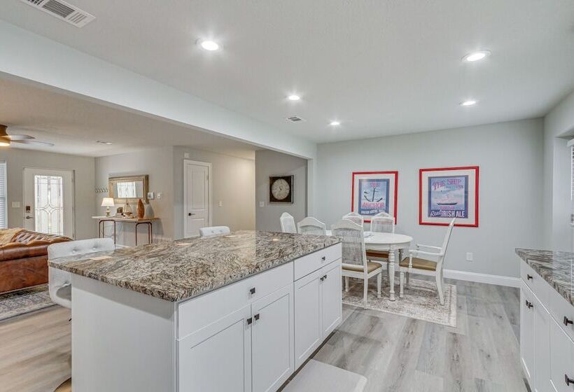 Updated Pensacola Home ~ 7 Mi To Beach!