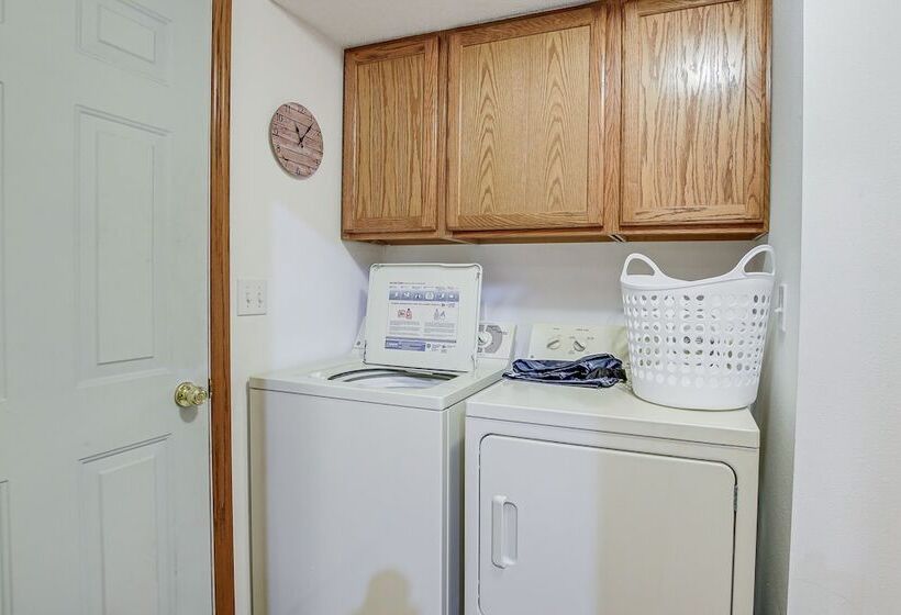 Versatile Castle Rock Lake Home With Fire Pit!