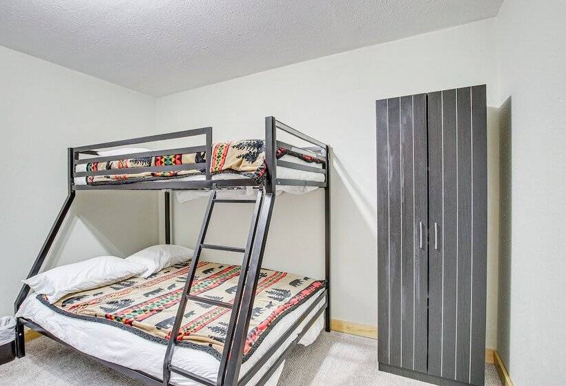 Versatile Castle Rock Lake Home With Fire Pit!