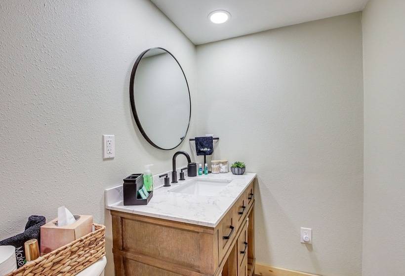 Versatile Castle Rock Lake Home With Fire Pit!