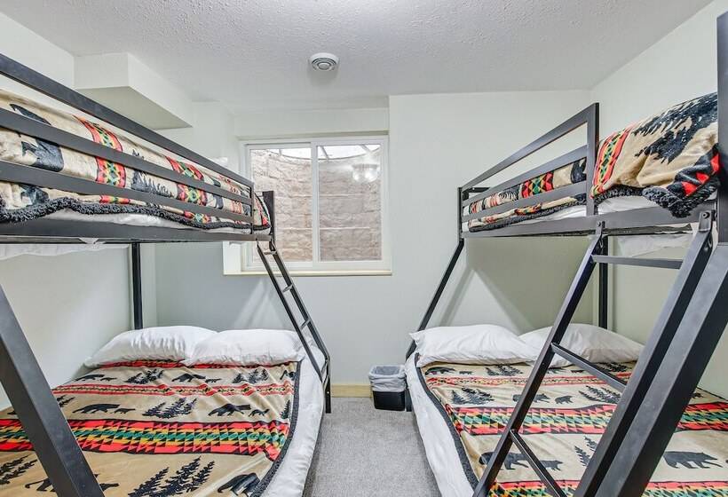 Versatile Castle Rock Lake Home With Fire Pit!