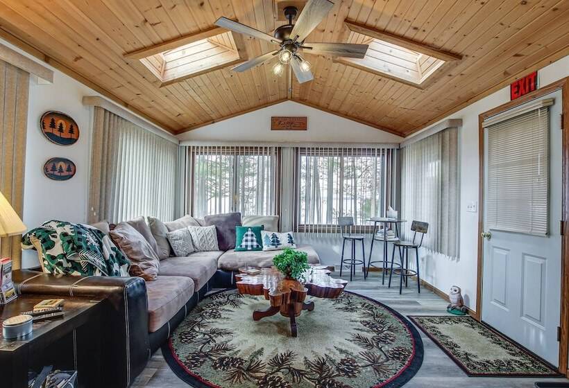 Versatile Castle Rock Lake Home With Fire Pit!