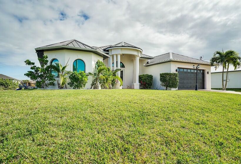 Dock + Lanai: Waterfront Escape In Cape Coral!