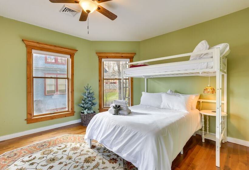 Waterfront Catskills Home W/ Hot Tub & Fireplace