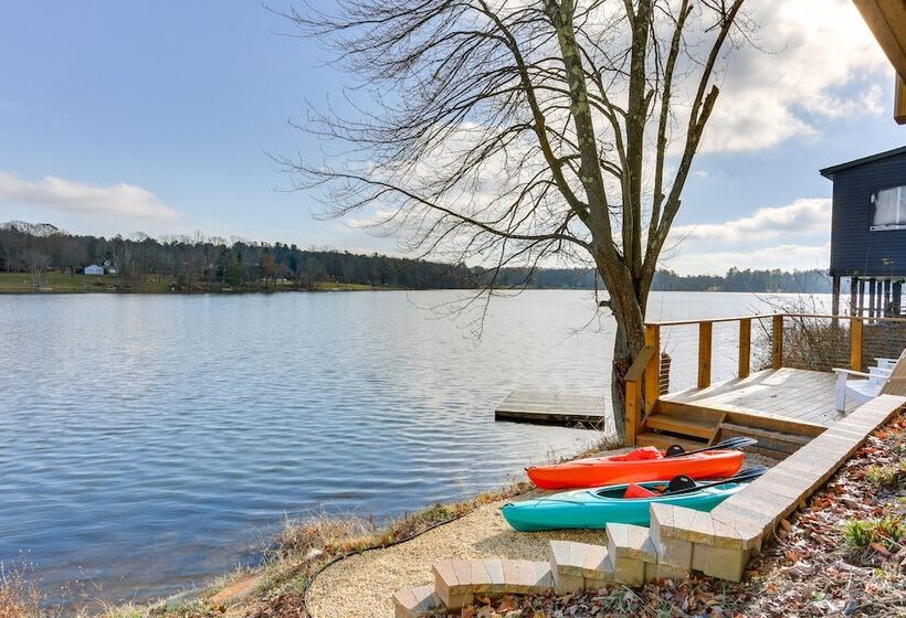 Waterfront Catskills Home W/ Hot Tub & Fireplace