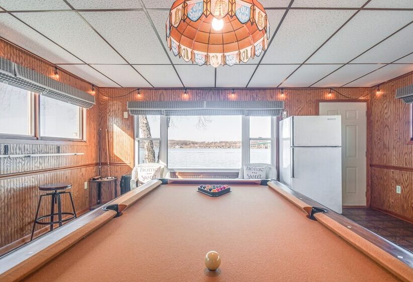 Waterfront Home W/ Game Room: 4 Mi To Le Claire!