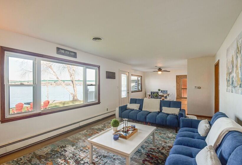 Waterfront Home W/ Game Room: 4 Mi To Le Claire!