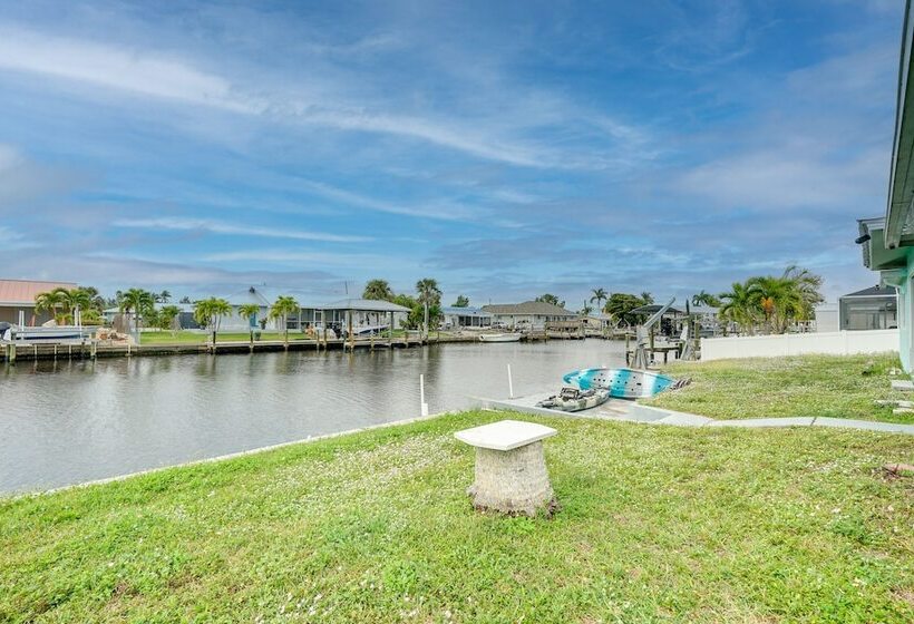 Waterfront Matlacha Home: Kayaks & Boat Launch!