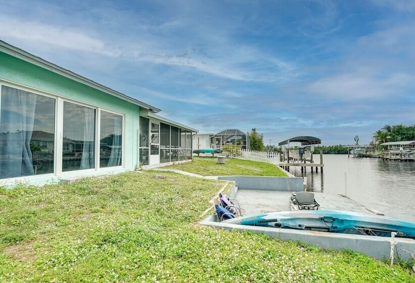 Waterfront Matlacha Home: Kayaks & Boat Launch!