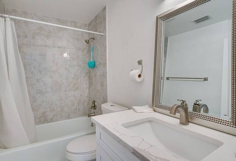 Waterfront Matlacha Home: Kayaks & Boat Launch!