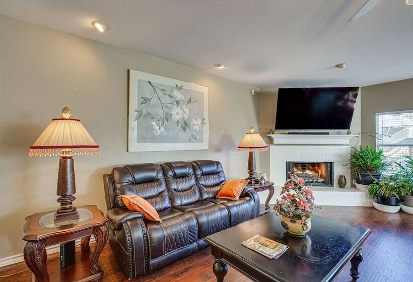 Waterfront Texas Escape W/ Fire Pit & Ev Charger!