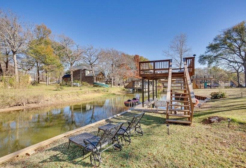 Waterfront Texas Escape W/ Fire Pit & Ev Charger!