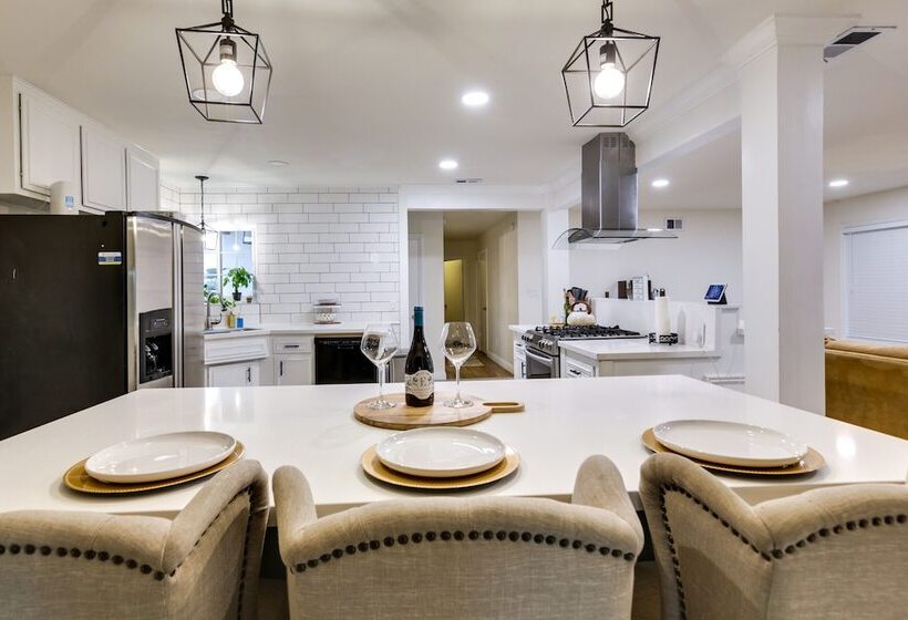 Spacious Home W/ Yard ~ 7 Mi To Dtwm San Diego!