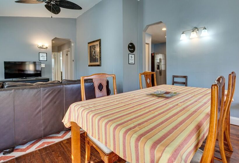 Well Equipped Atlanta Home With Deck!