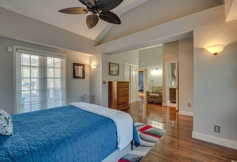 Well Equipped Atlanta Home With Deck!