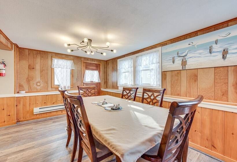 Wells Vacation Rental: 1 Mi To Moody Beach!