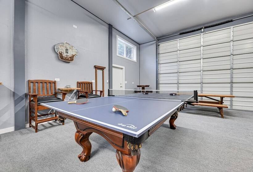 Westport Home W/ Hot Tub: 2 Blocks To Beach!