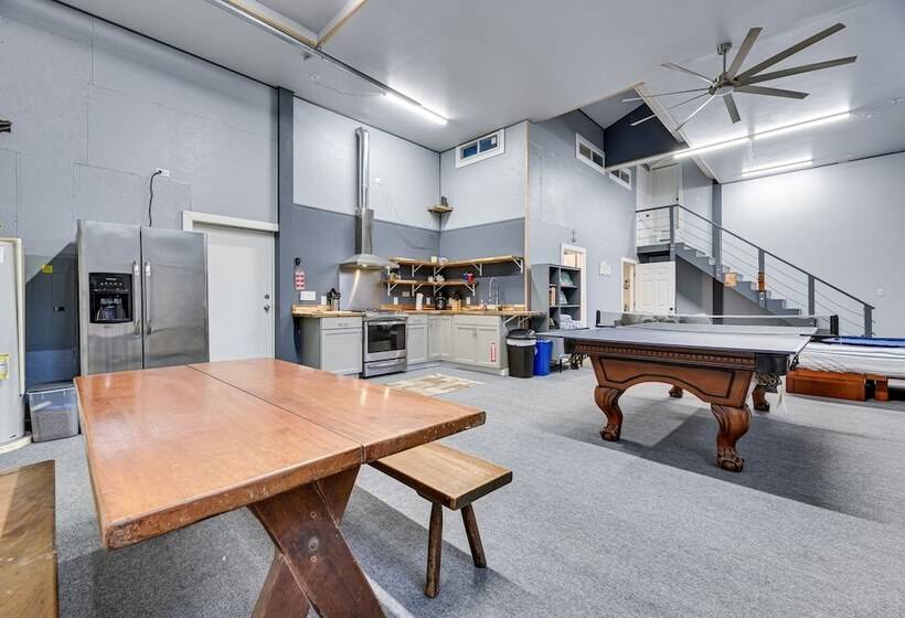 Westport Home W/ Hot Tub: 2 Blocks To Beach!